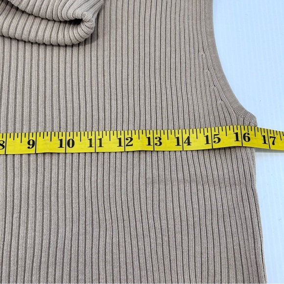 Chicos Design Turtleneck Sleeveless Women’s Size 2 Silk‎ Blend Office Minimalist - Picture 5 of 6